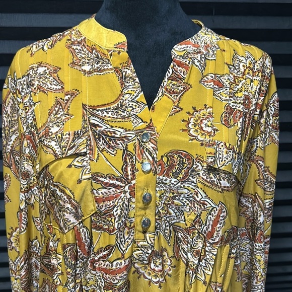 Cocomo Women’s Gold Print 3/4 Sleeve Button V-neck Collarless Blouse Large - Picture 5 of 7